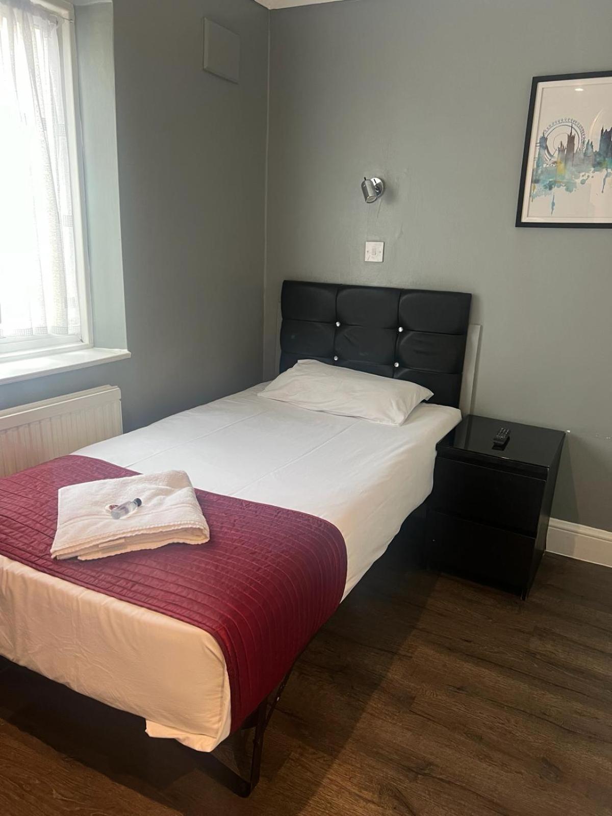 Saba Rooms And Apartments London Bagian luar foto